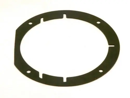 Schwarze Dichtung mit kreisförmiger Form und mehrere Bohrlöcher, hergestellt von Bosch. Sie kommt möglicherweise in verschiedenen Maschinen und Geräten zum Einsatz.